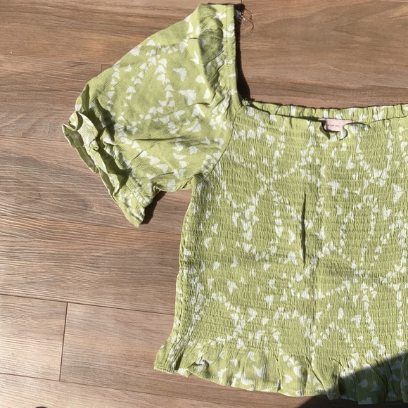 3/$24 So crop top smocked puff sleeve boho casual butterfly abstract print L jrs - Picture 9 of 16